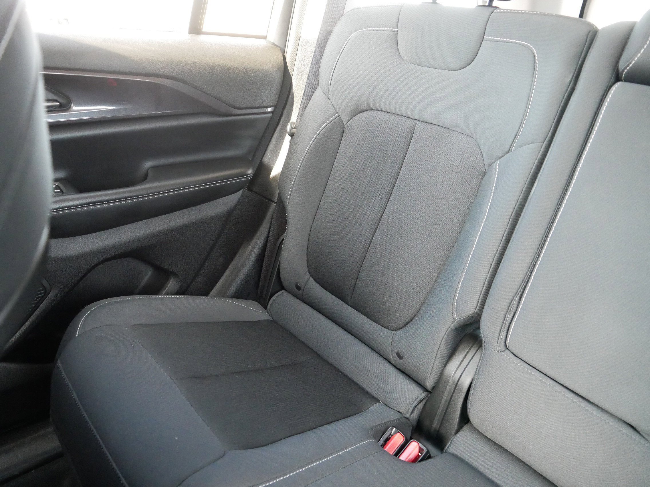 Used 2023 Jeep Grand Cherokee Laredo w/ Luxury Tech Group I image 12