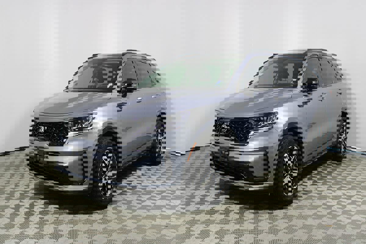 Used 2021 Kia Sorento S w/ Panoramic Sunroof Package image 3