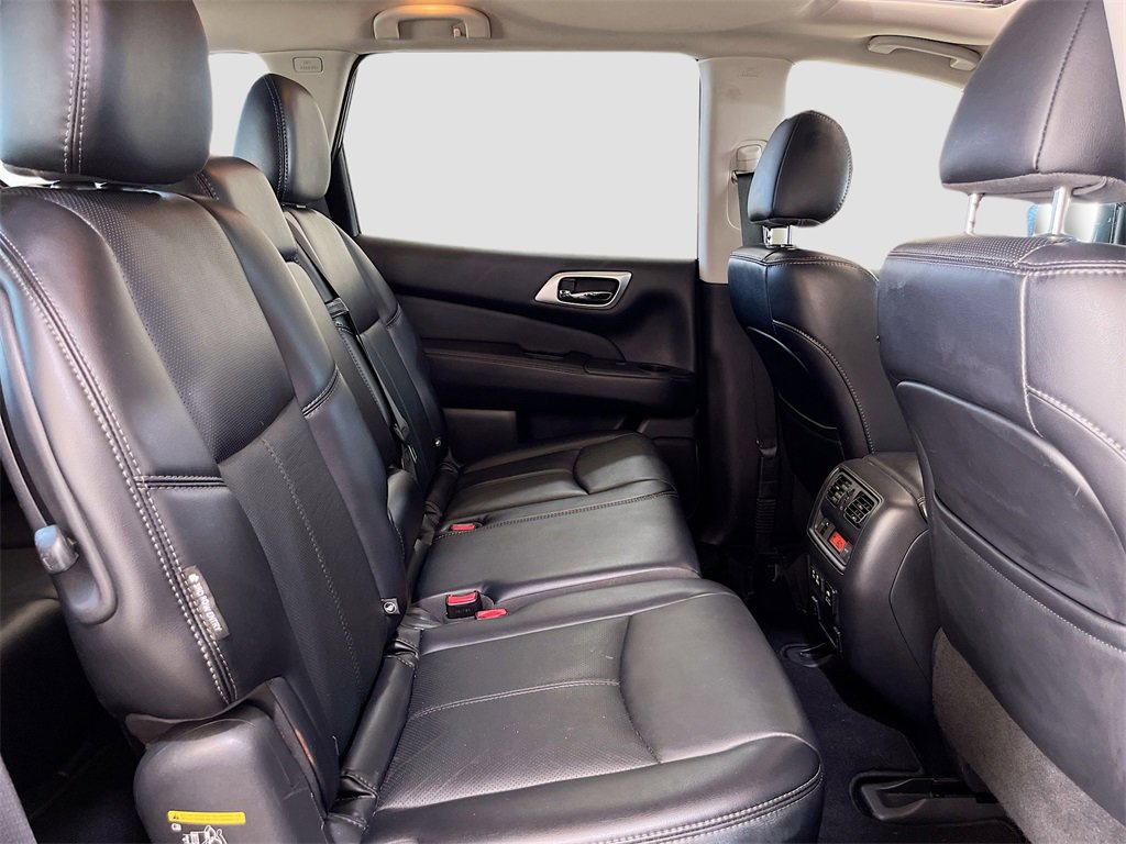 Used 2019 Nissan Pathfinder Platinum w/ Cargo Package image 29