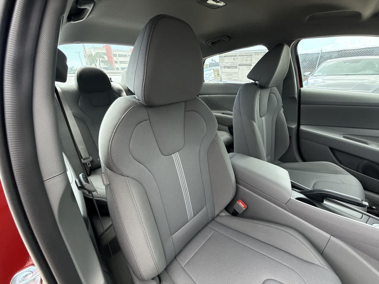 Used 2025 Hyundai Elantra SE FWD image 27