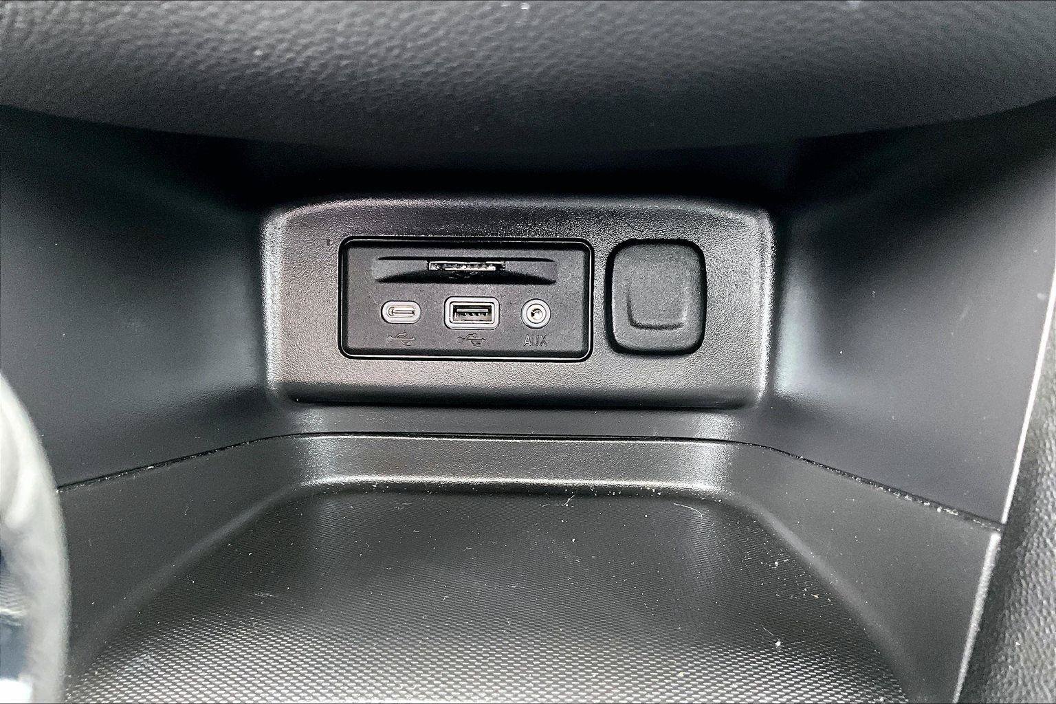 Used 2024 Chevrolet Equinox RS w/ RS Leather Package AWD/4WD image 32