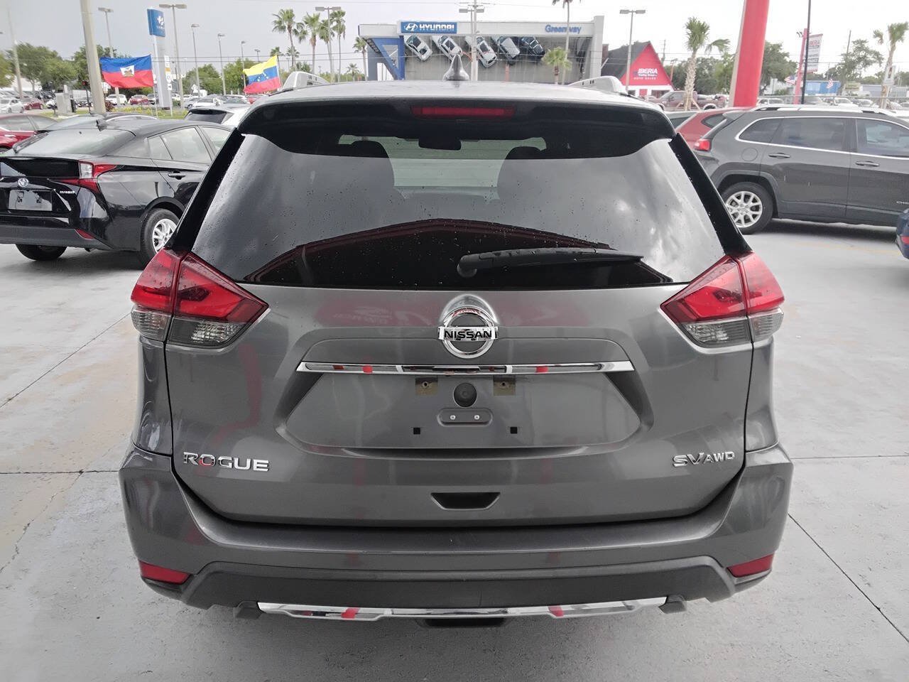 Used 2018 Nissan Rogue SV w/ Premium Package AWD/4WD image 2