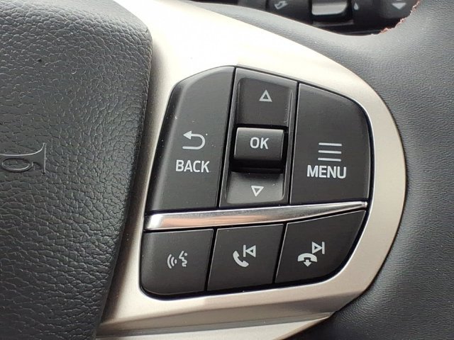 Used 2027 Ford Explorer Active w/ Active Comfort Package AWD/4WD image 32