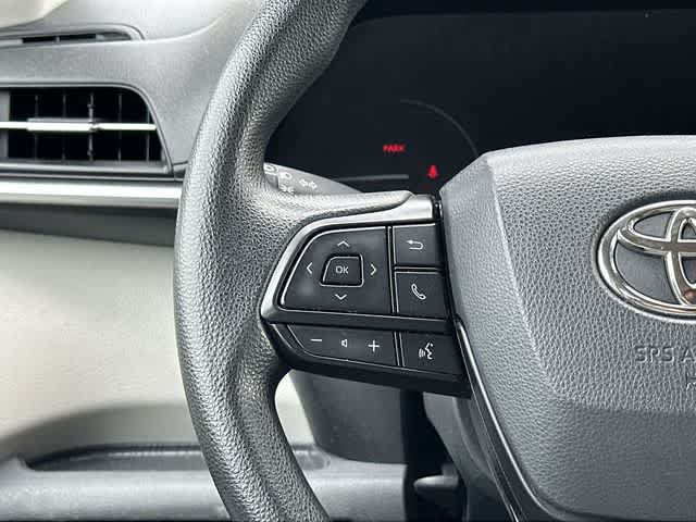 Used 2023 Toyota Sienna LE AWD/4WD image 8