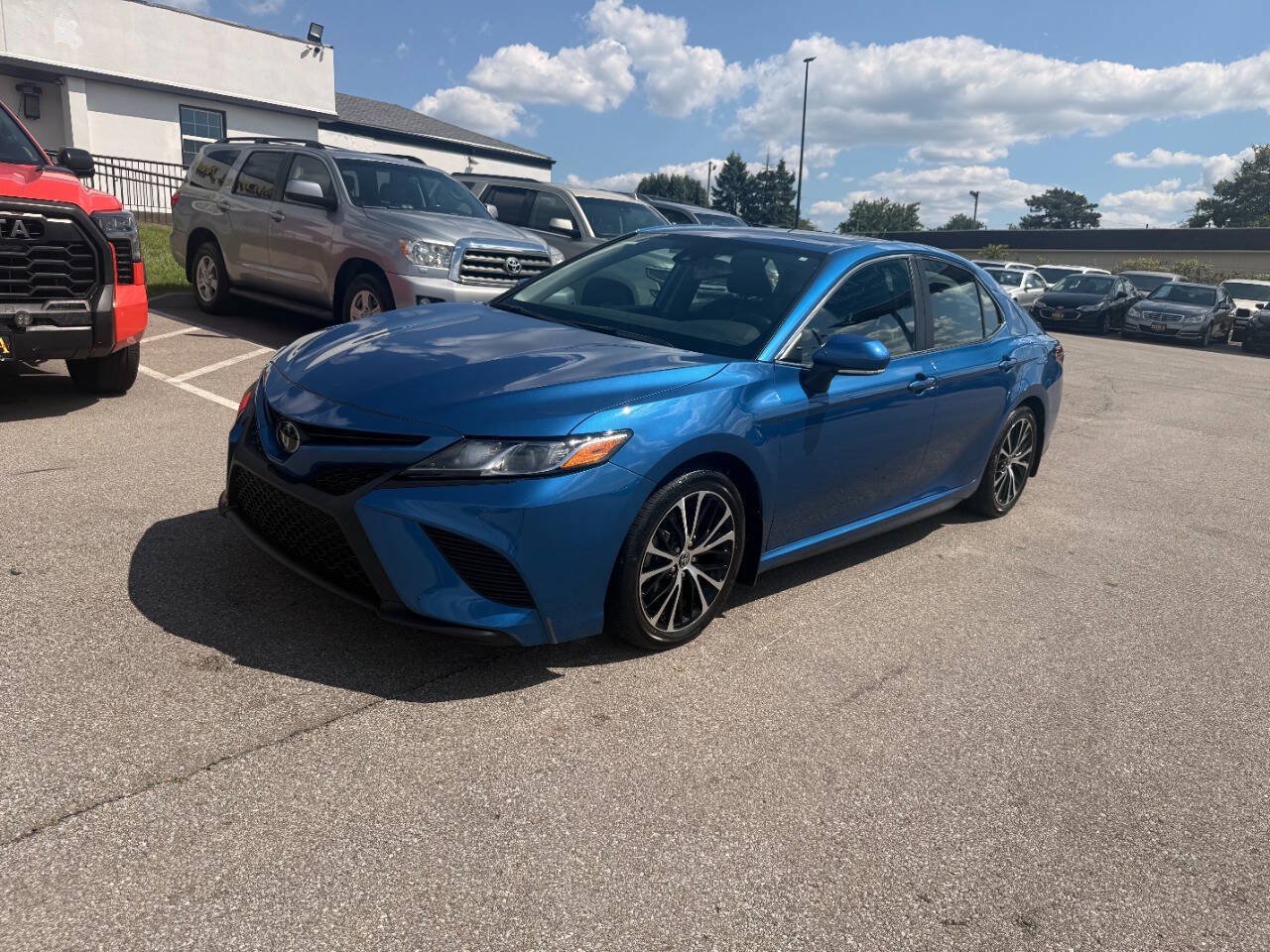 Used 2020 Toyota Camry SE w/ Audio Package AWD/4WD image 2