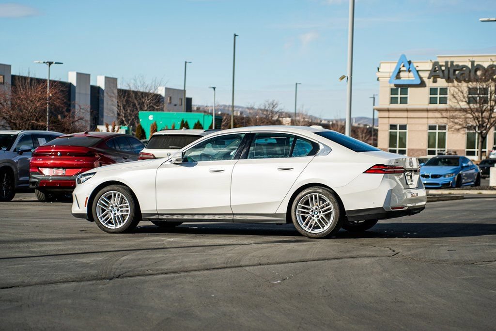 Used 2025 BMW 530i xDrive w/ Premium Package AWD/4WD image 7