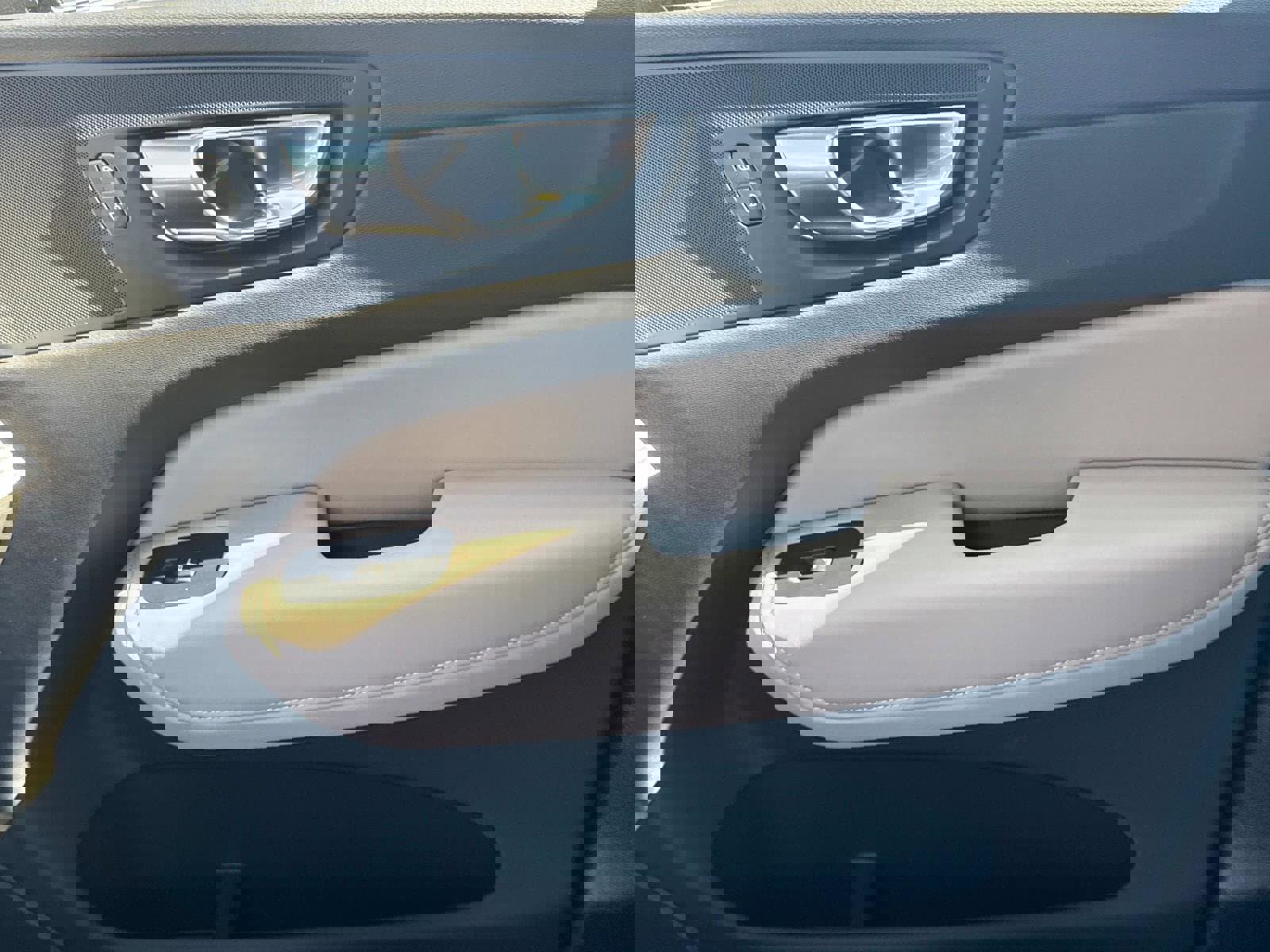 New 2026 Volvo XC60 B5 Plus w/ Climate Package image 21