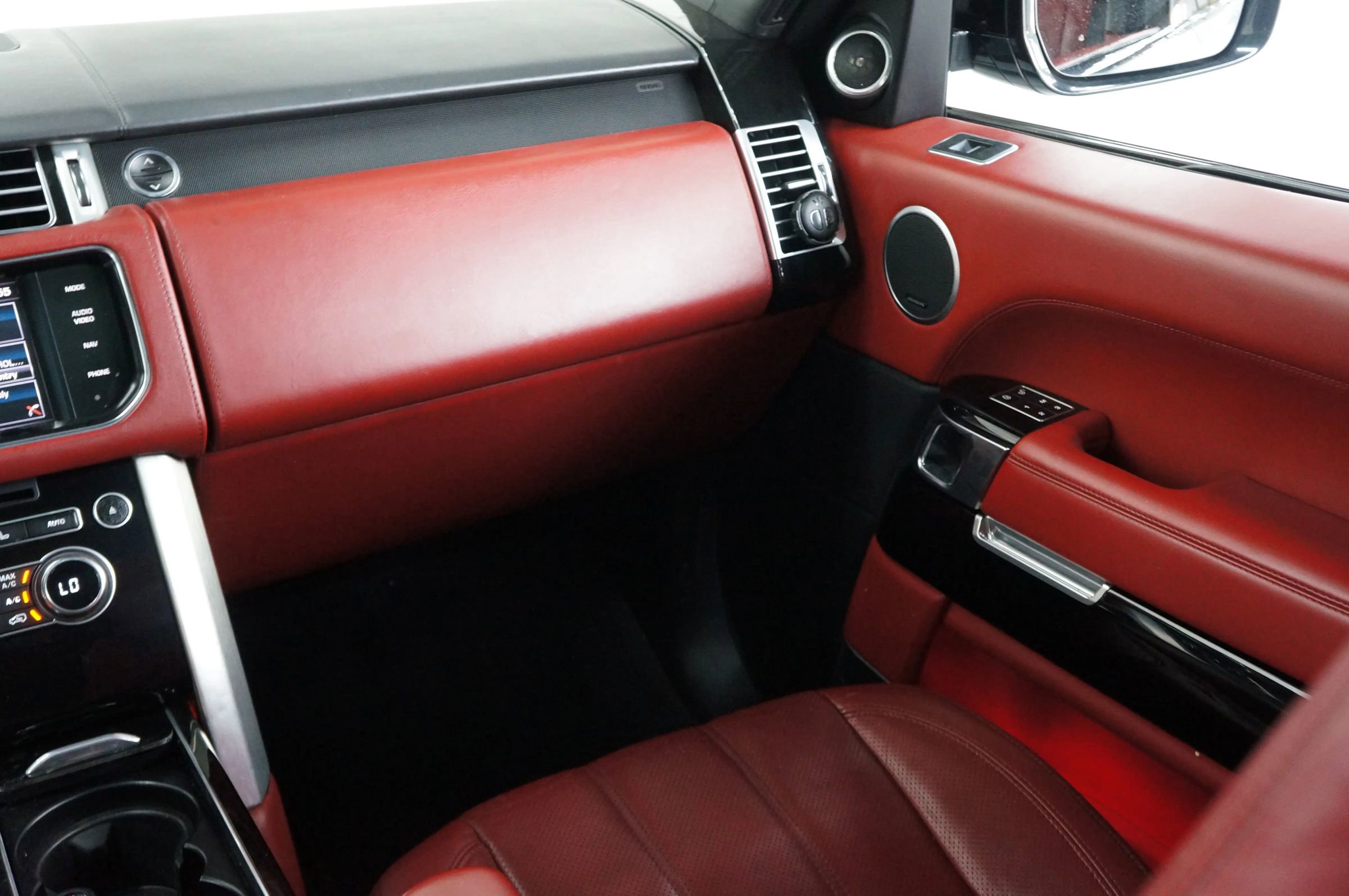 Used 2014 Land Rover Range Rover Autobiography image 12