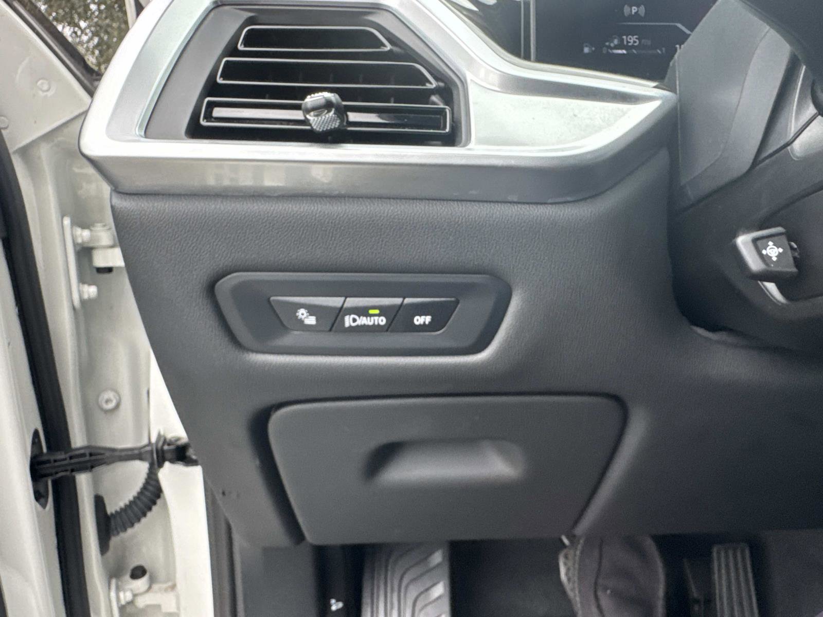 Used 2024 BMW X5 xDrive50e image 31