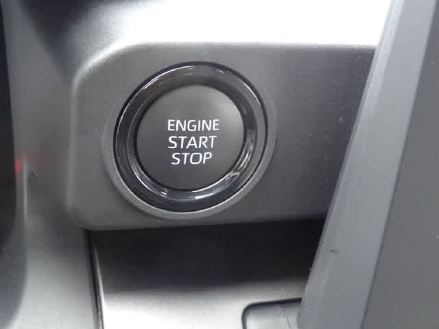 Used 2025 Toyota Tacoma SR5 AWD/4WD image 19