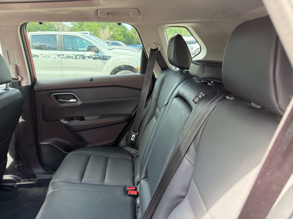 Used 2021 Nissan Rogue SV w/ Premium Package image 11