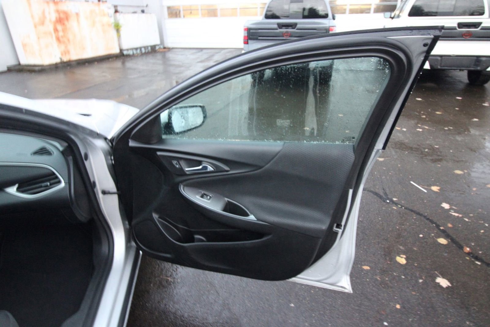 Used 2022 Chevrolet Malibu LT FWD image 14
