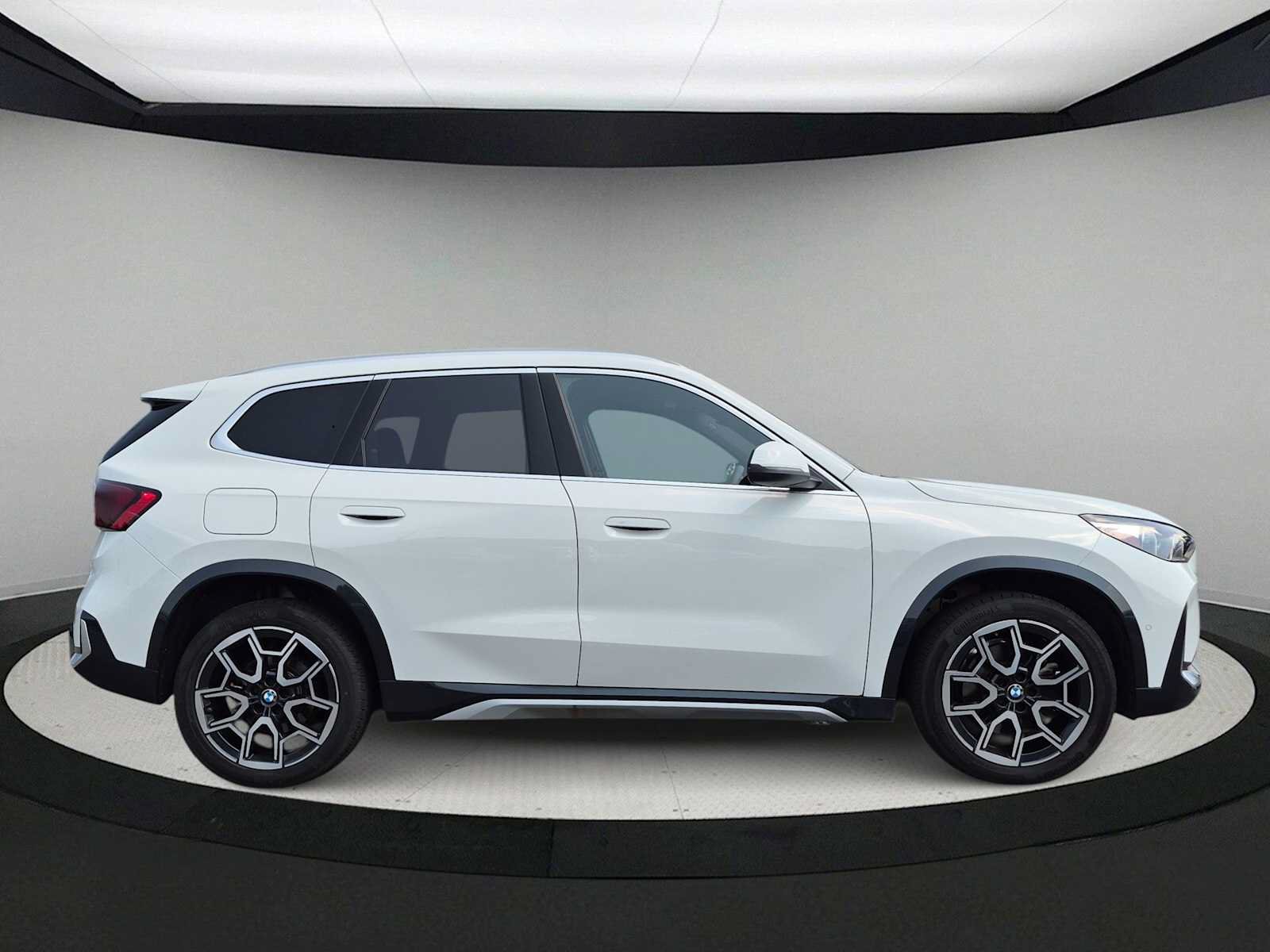 Used 2026 BMW X1 xDrive28i w/ Convenience Package AWD/4WD image 9