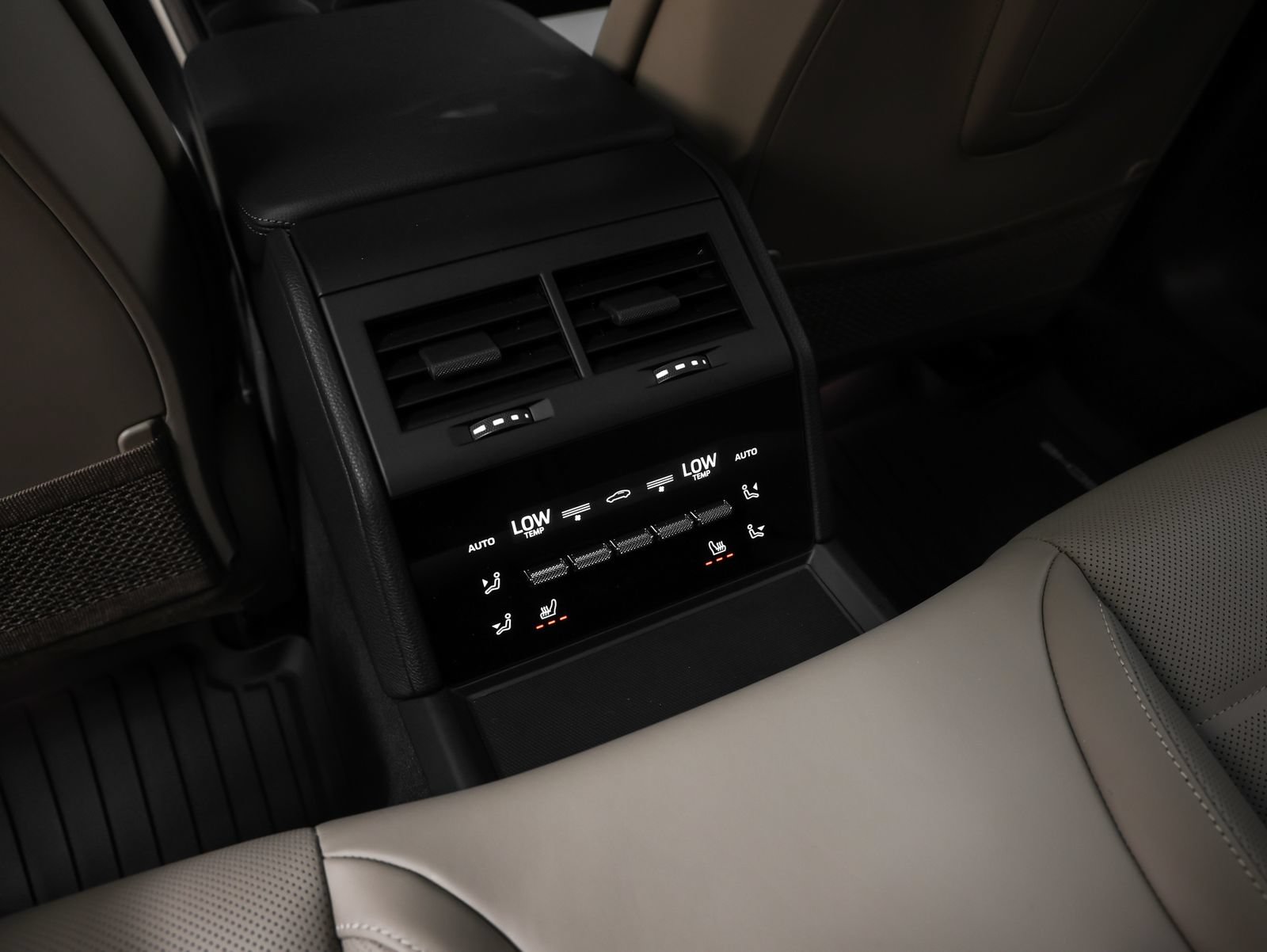 Certified 2025 Porsche Panamera 4 AWD/4WD image 47