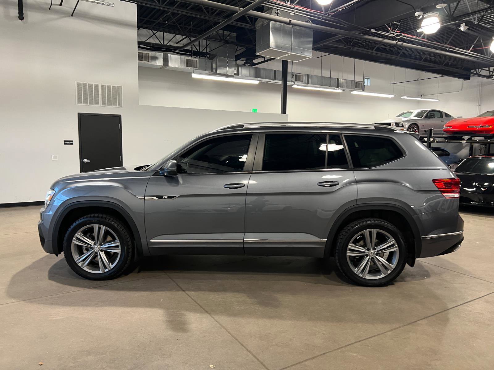 Used 2018 Volkswagen Atlas SEL w/ R-Line Package image 6