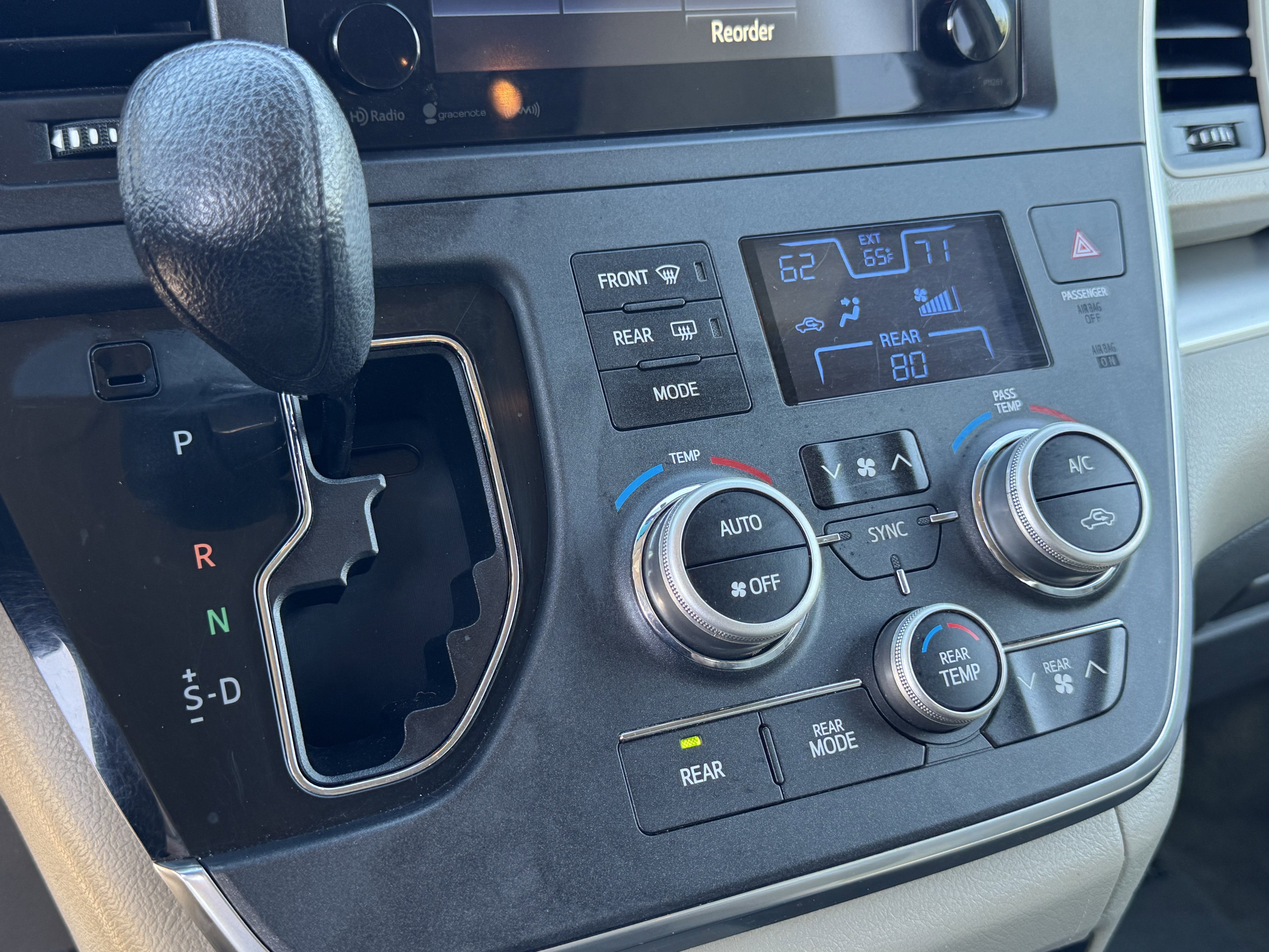 Used 2017 Toyota Sienna LE FWD image 27