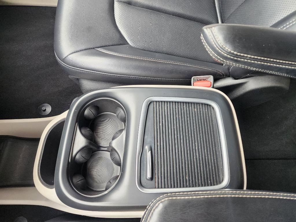 Used 2023 Chrysler Pacifica Touring-L image 21