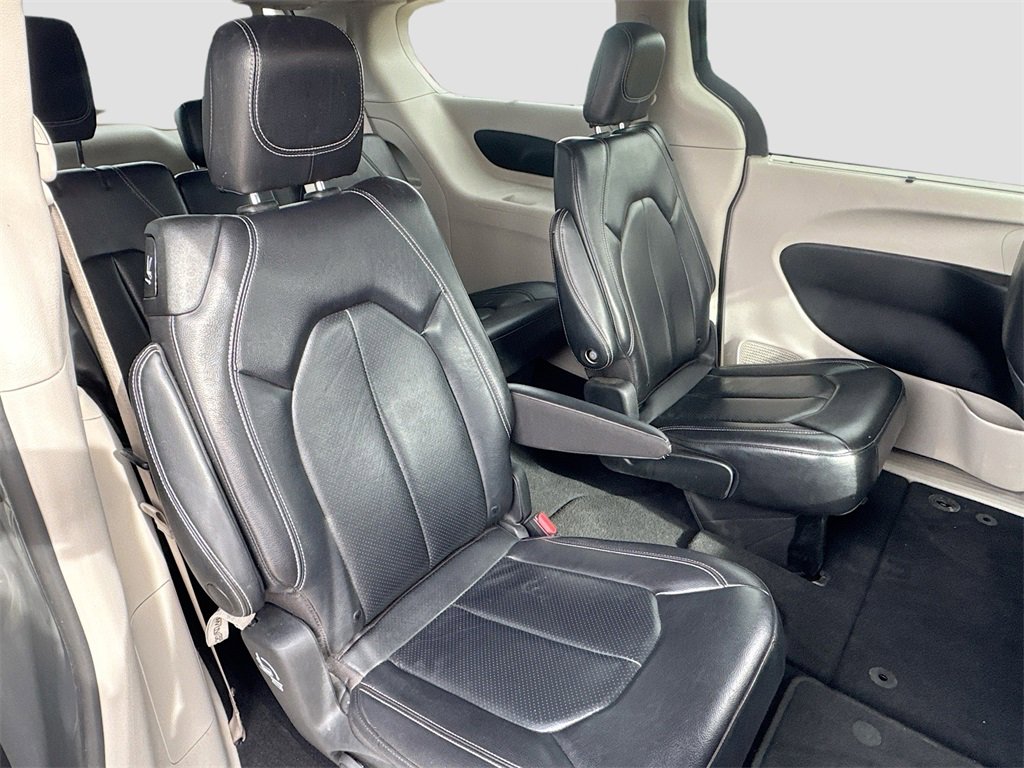 Used 2022 Chrysler Pacifica Touring-L image 27