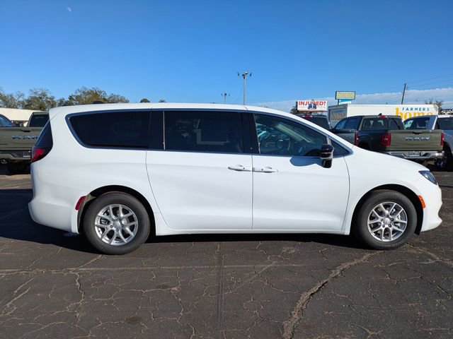 New 2026 Chrysler Voyager LX FWD image 3