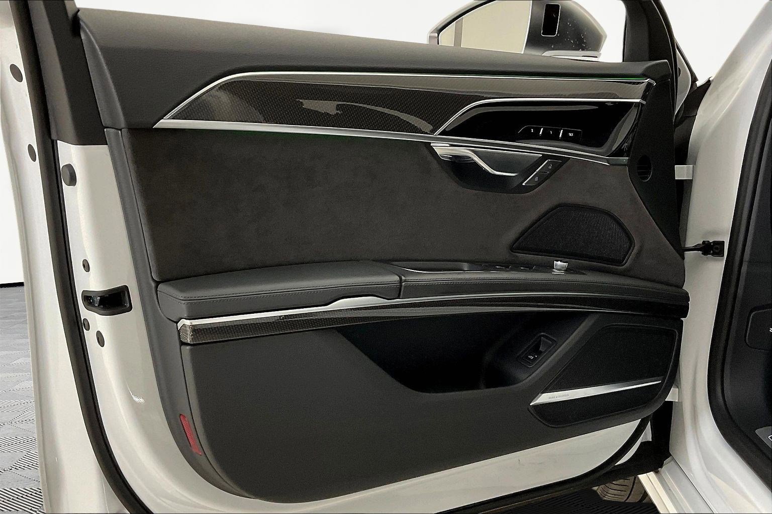 Used 2020 Audi S8 L image 20