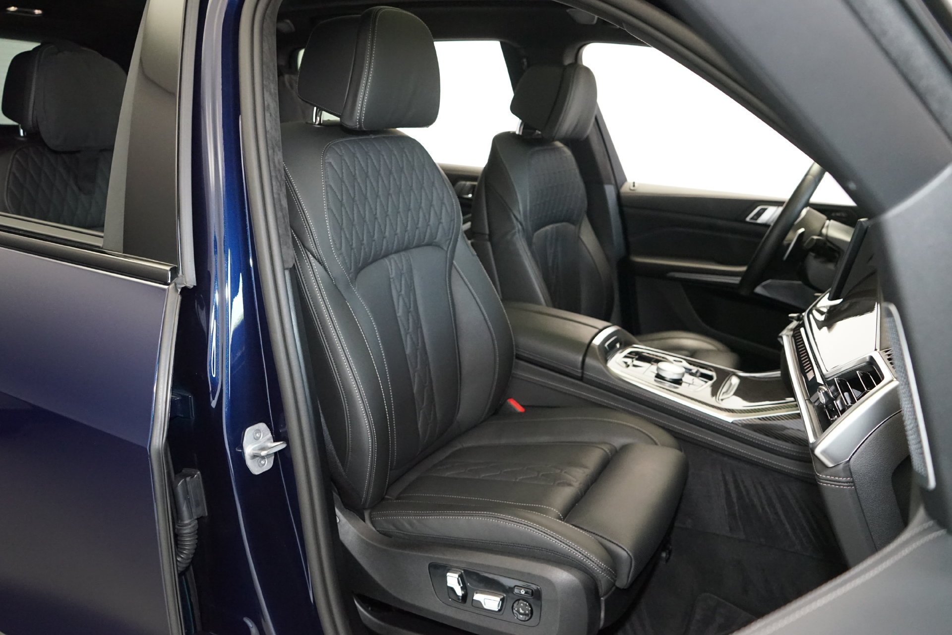 Used 2026 BMW X7 M60i AWD/4WD image 4