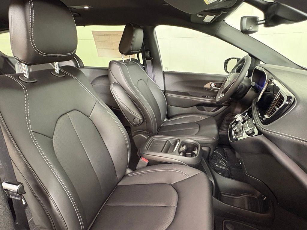 New 2027 Chrysler Pacifica LX FWD image 13