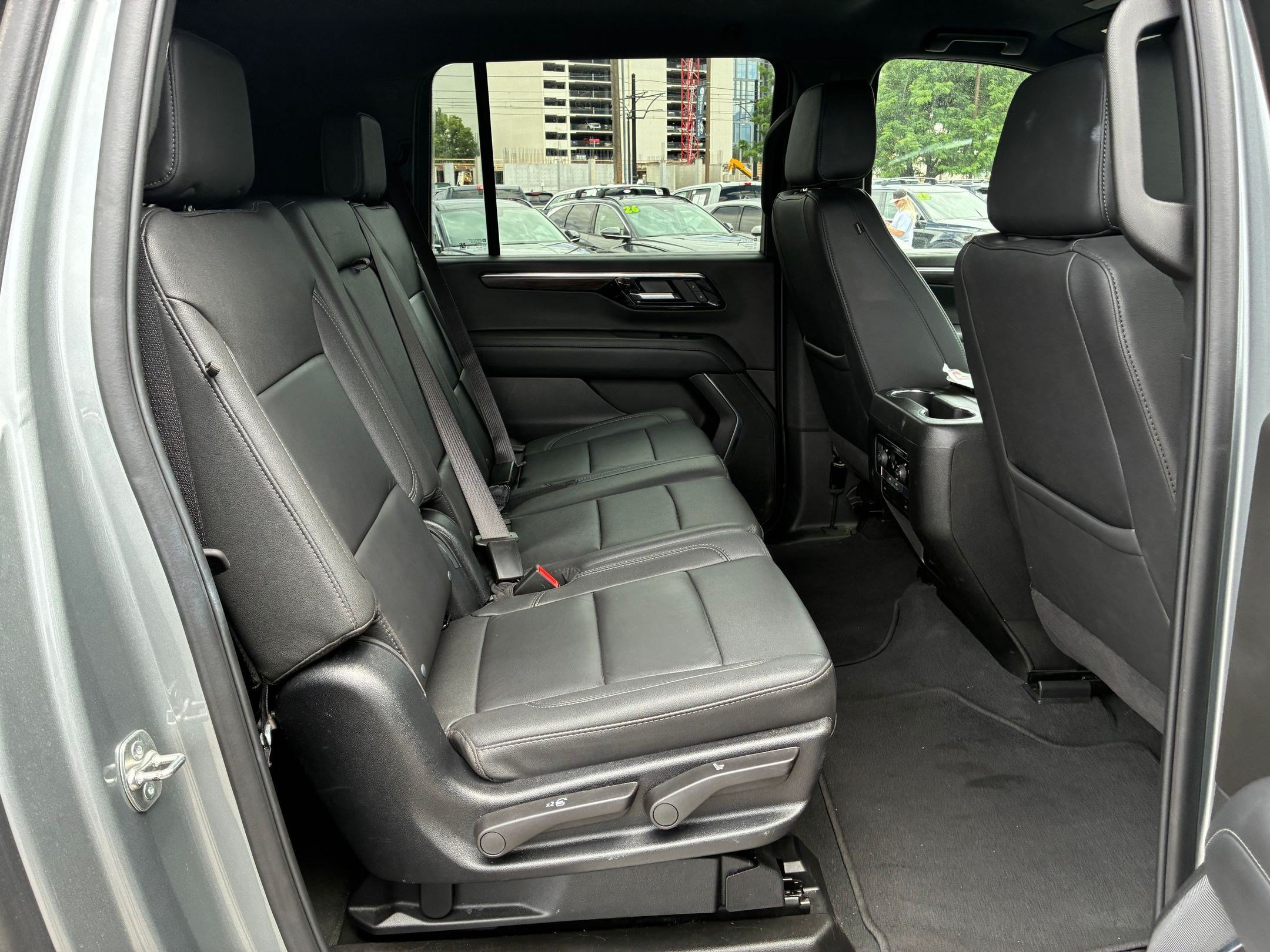 Used 2025 Chevrolet Suburban Z71 AWD/4WD image 31