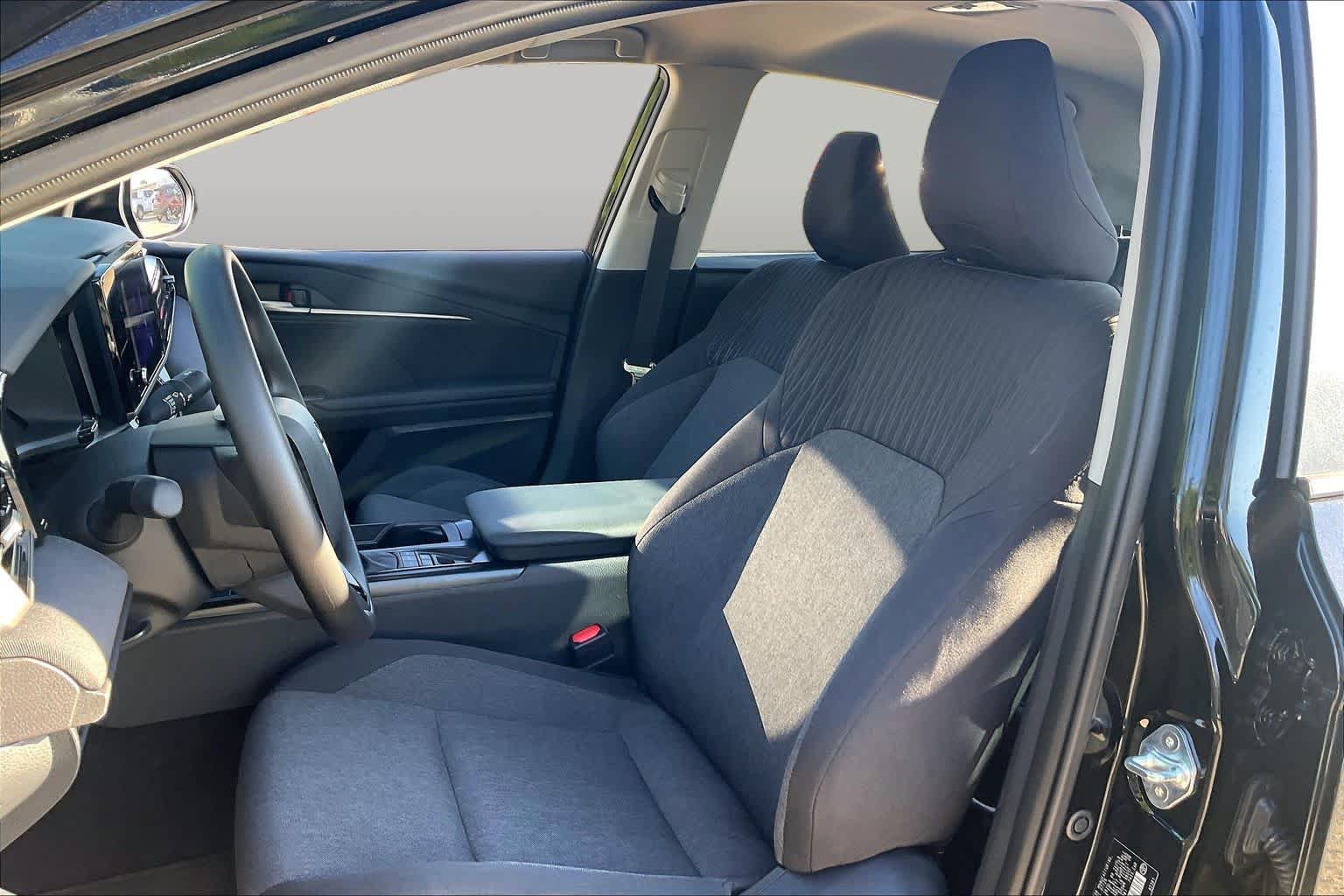 Used 2026 Toyota Camry LE w/ Convenience Package FWD image 8