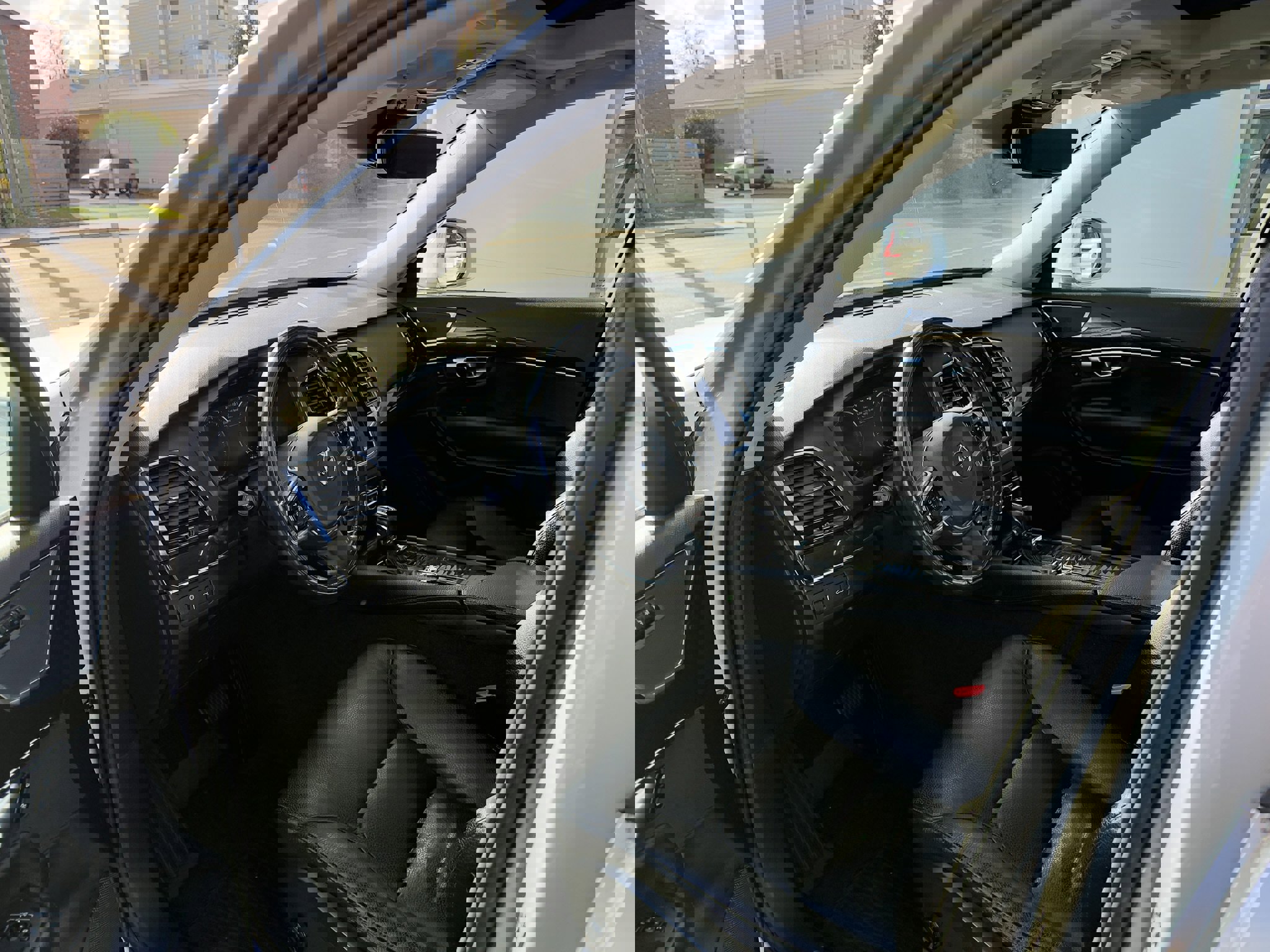 Used 2018 Volvo XC90 T6 Momentum w/ Convenience Package image 13