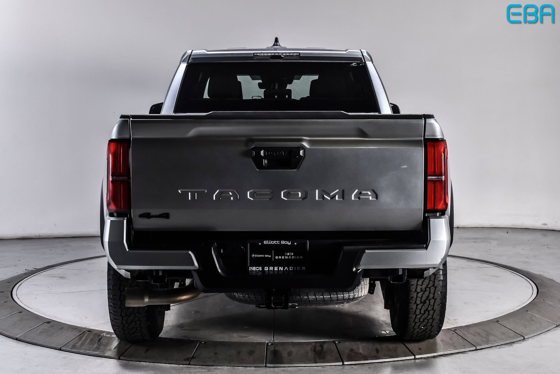 Used 2024 Toyota Tacoma TRD Off-Road AWD/4WD image 5