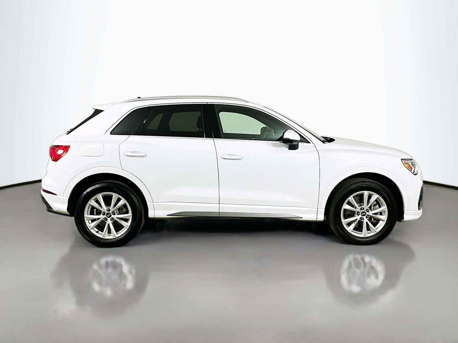 Used 2025 Audi Q3 2.0T Premium Plus w/ Premium Plus Package AWD/4WD image 4