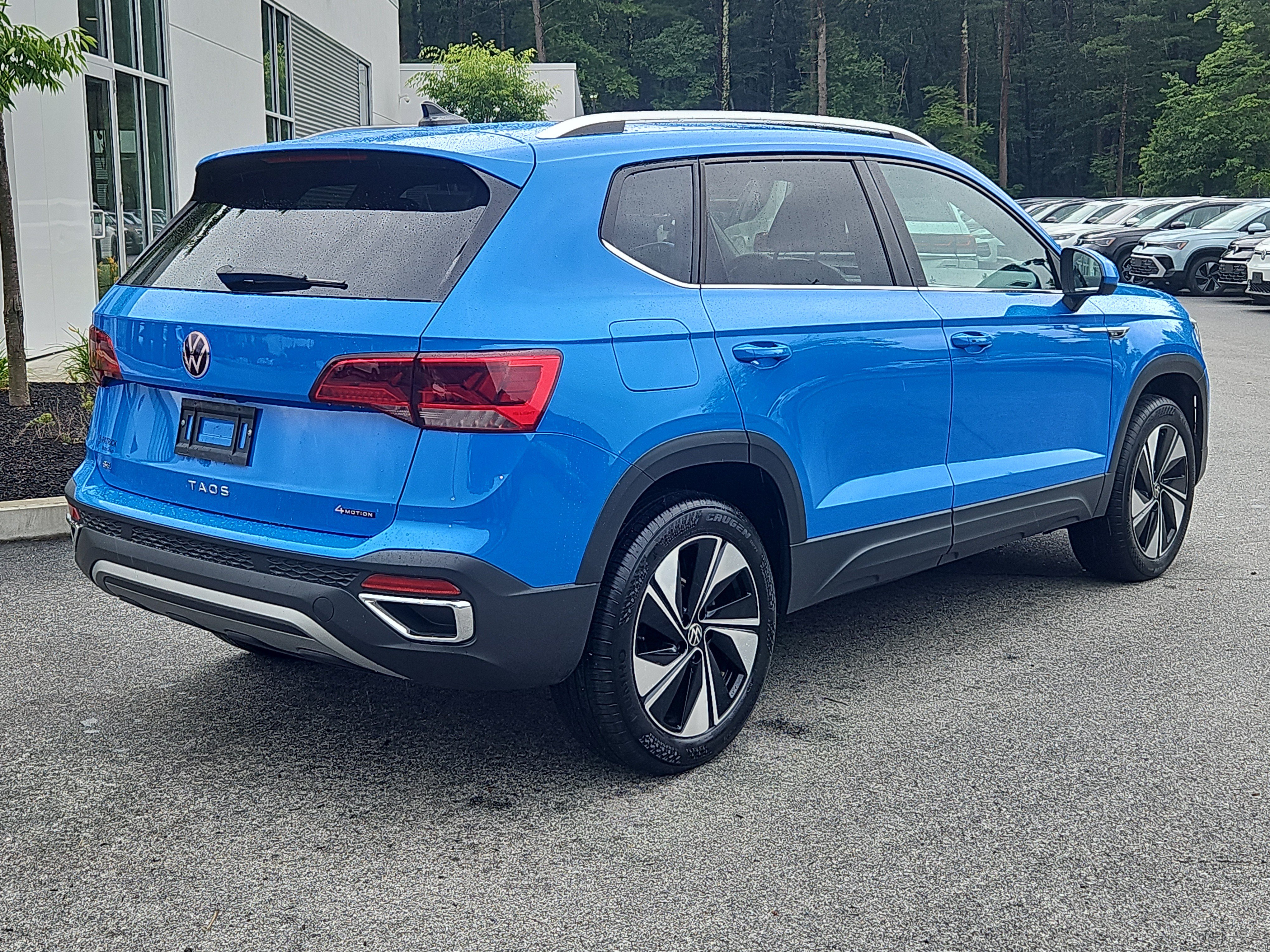 Certified 2024 Volkswagen Taos SE AWD/4WD image 3
