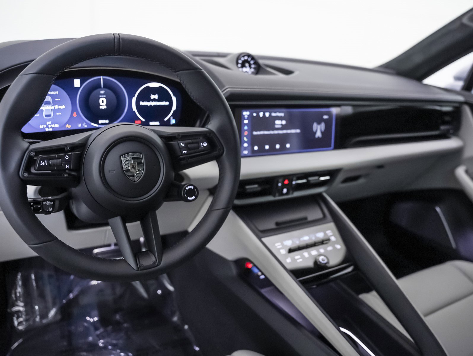 Used 2025 Porsche Macan Turbo Electric image 4