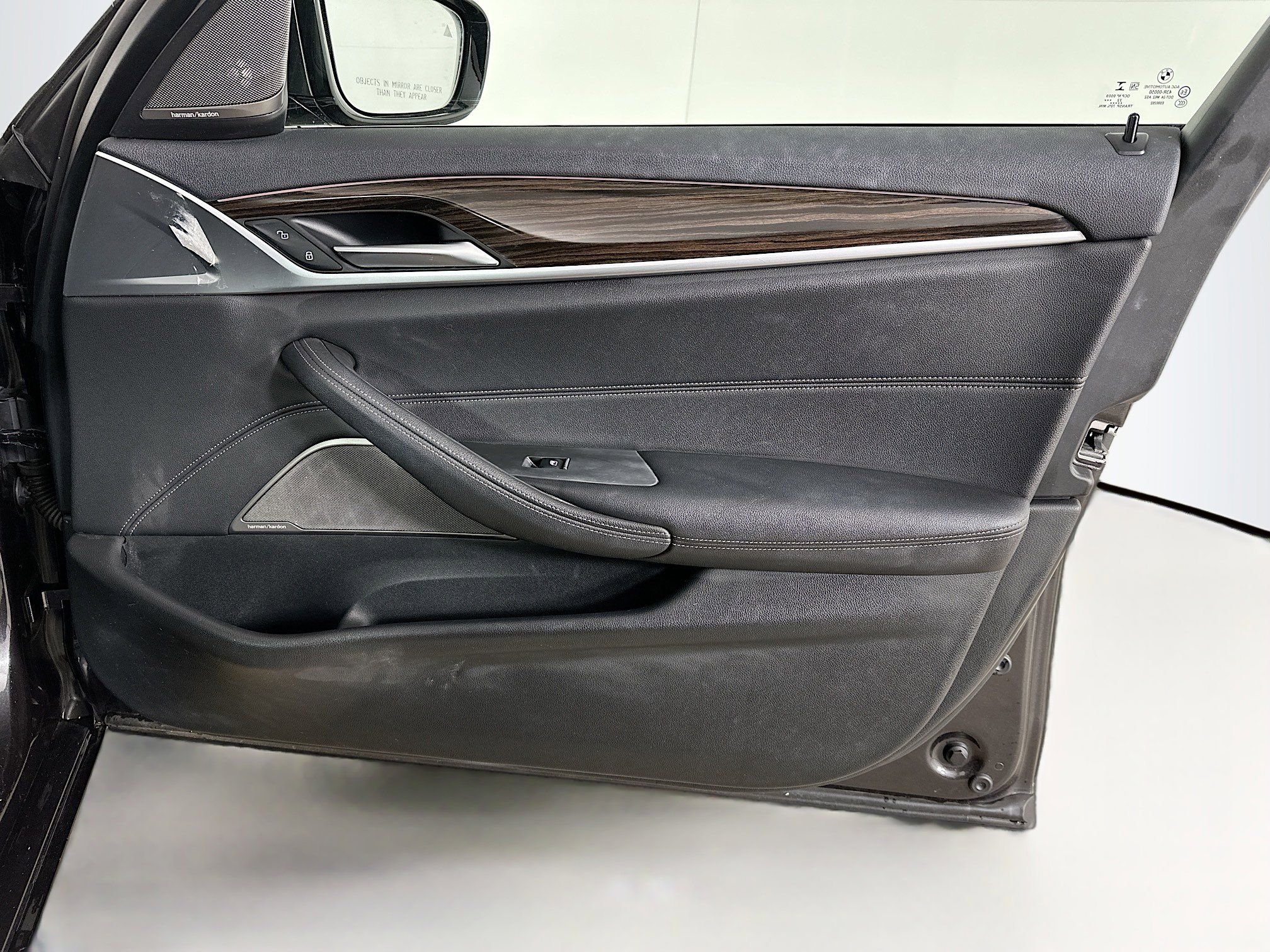 Used 2023 BMW 530i xDrive w/ Premium Package image 33