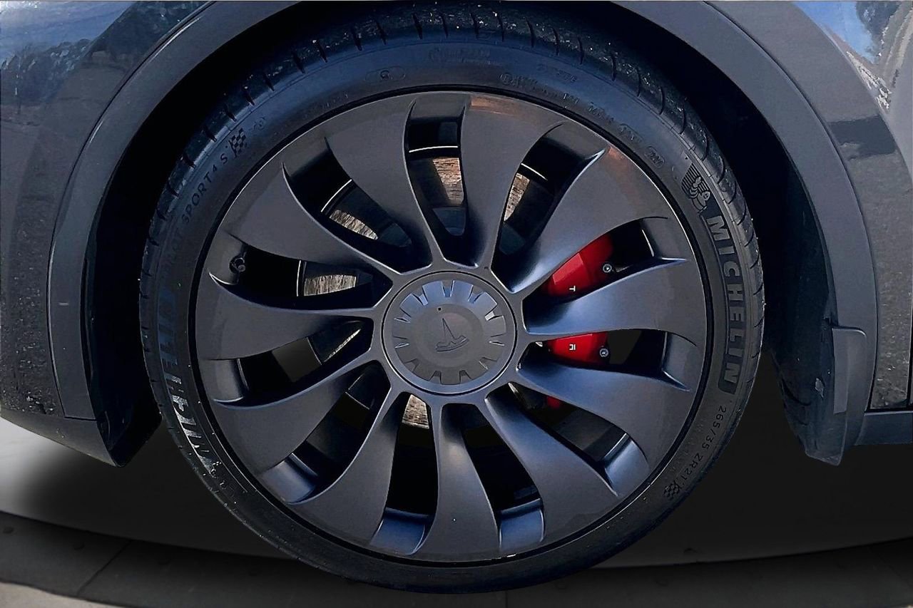 Used 2024 Tesla Model Y Performance image 35