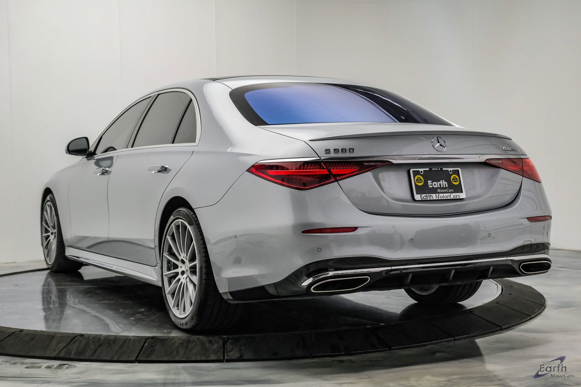 Used 2022 Mercedes-Benz S 580 4MATIC Sedan w/ AMG Line Package image 14