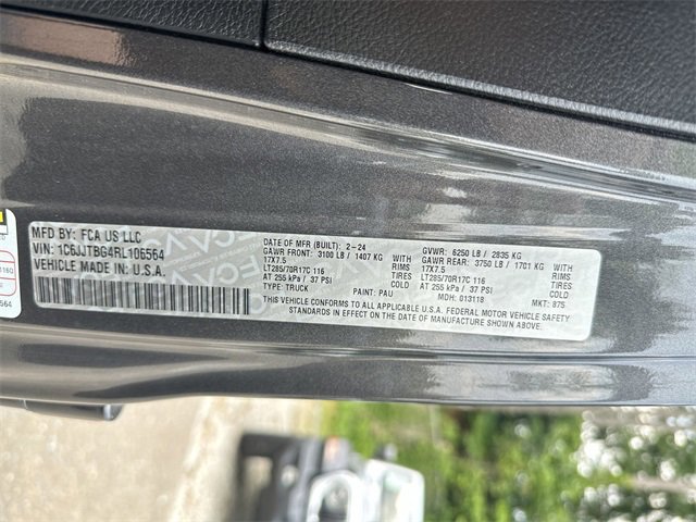 Used 2024 Jeep Gladiator Rubicon w/ Technology Group image 32