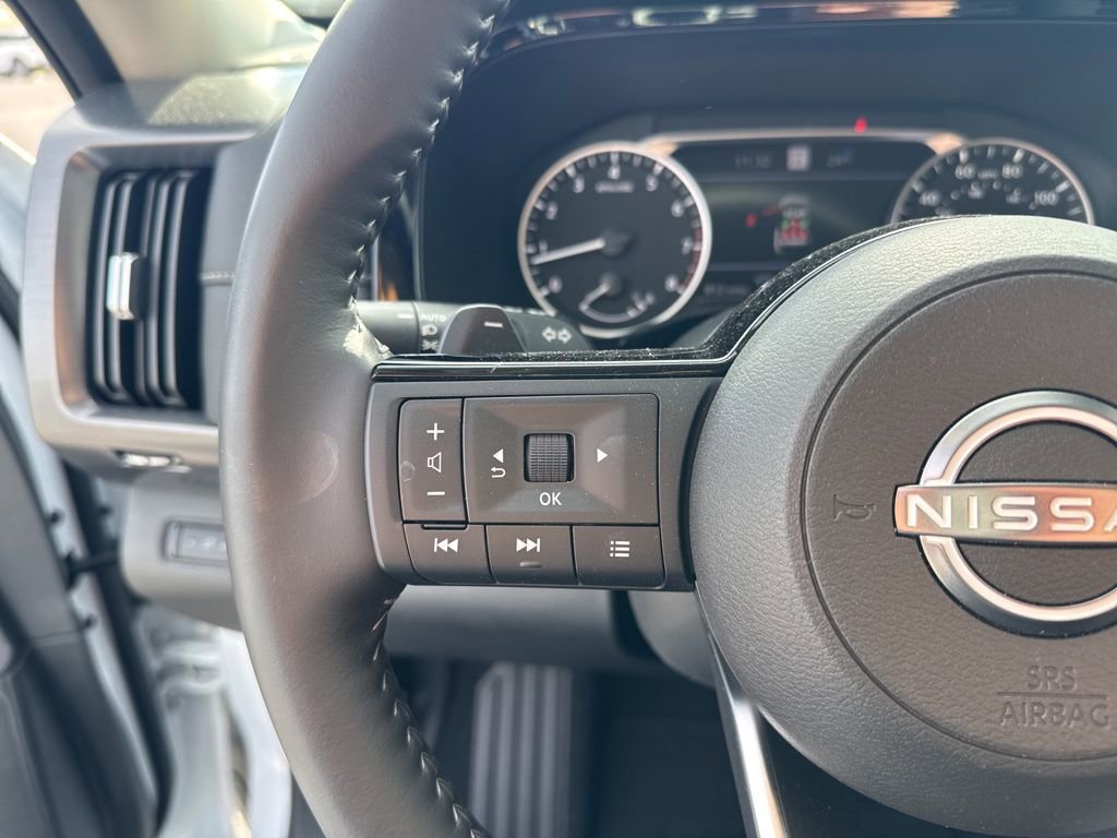 Used 2025 Nissan Pathfinder SL w/ Cargo Package image 29