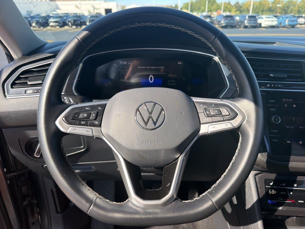Certified 2023 Volkswagen Tiguan SE w/ Panoramic Sunroof Package AWD/4WD image 11