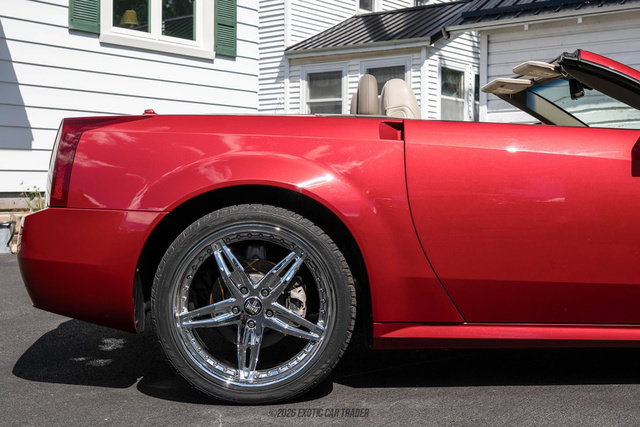 Used 2005 Cadillac XLR RWD image 10