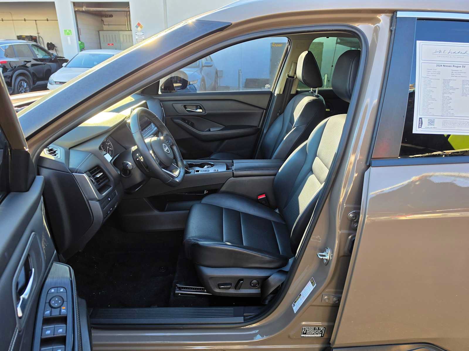 Used 2024 Nissan Rogue SV w/ SV Premium Package FWD image 20