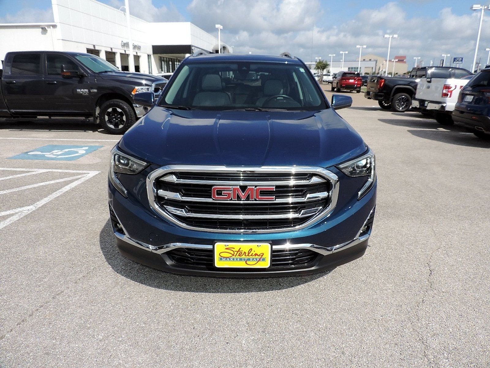 Used 2020 GMC Terrain SLT w/ Preferred Package FWD image 2