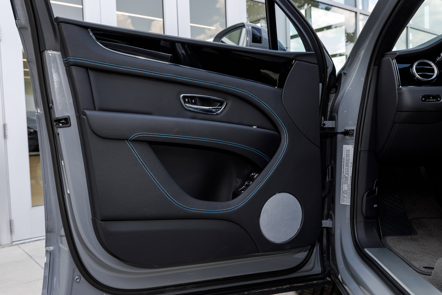 Used 2024 Bentley Bentayga image 20