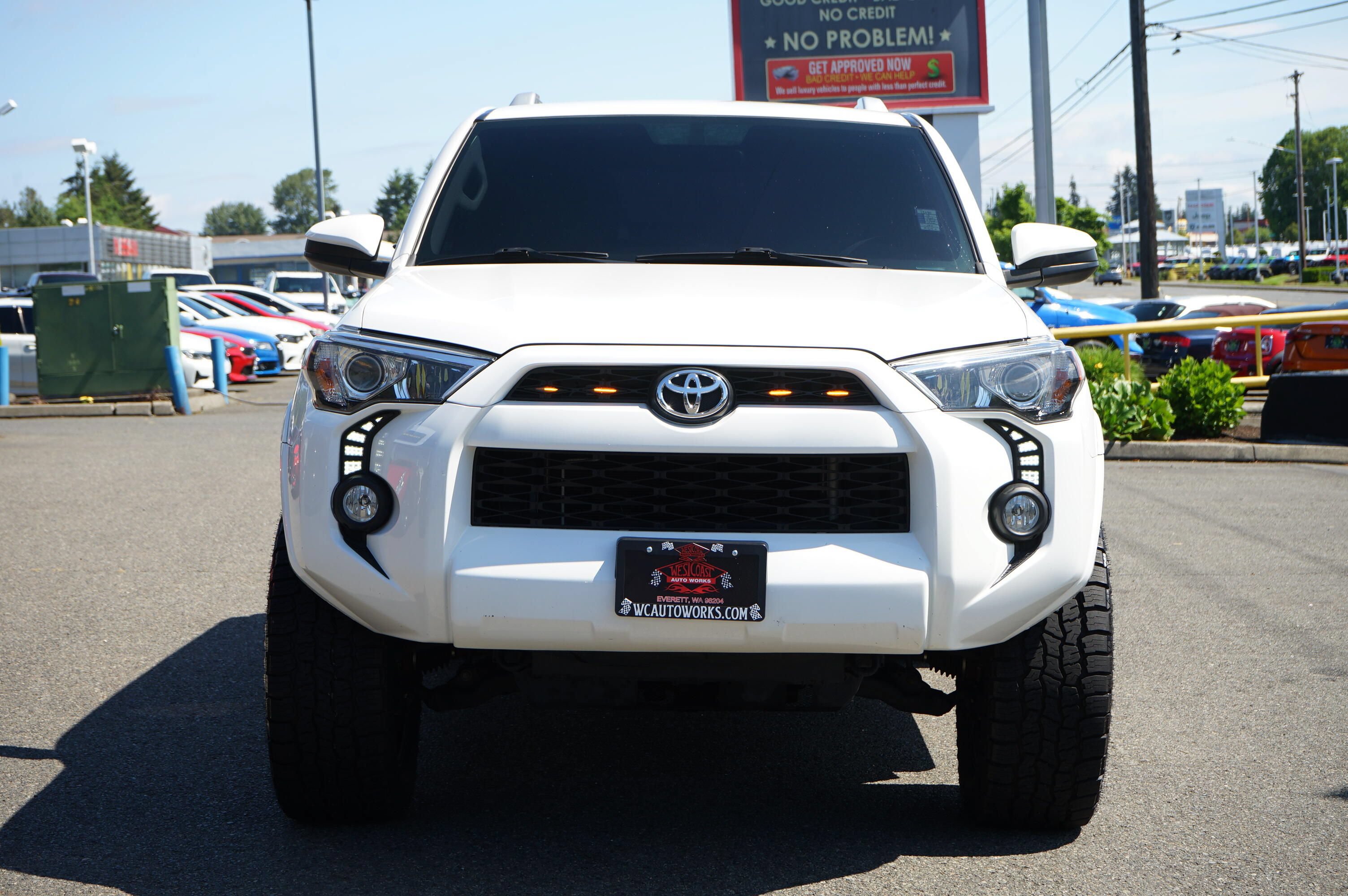 Used 2018 Toyota 4Runner SR5 AWD/4WD image 7