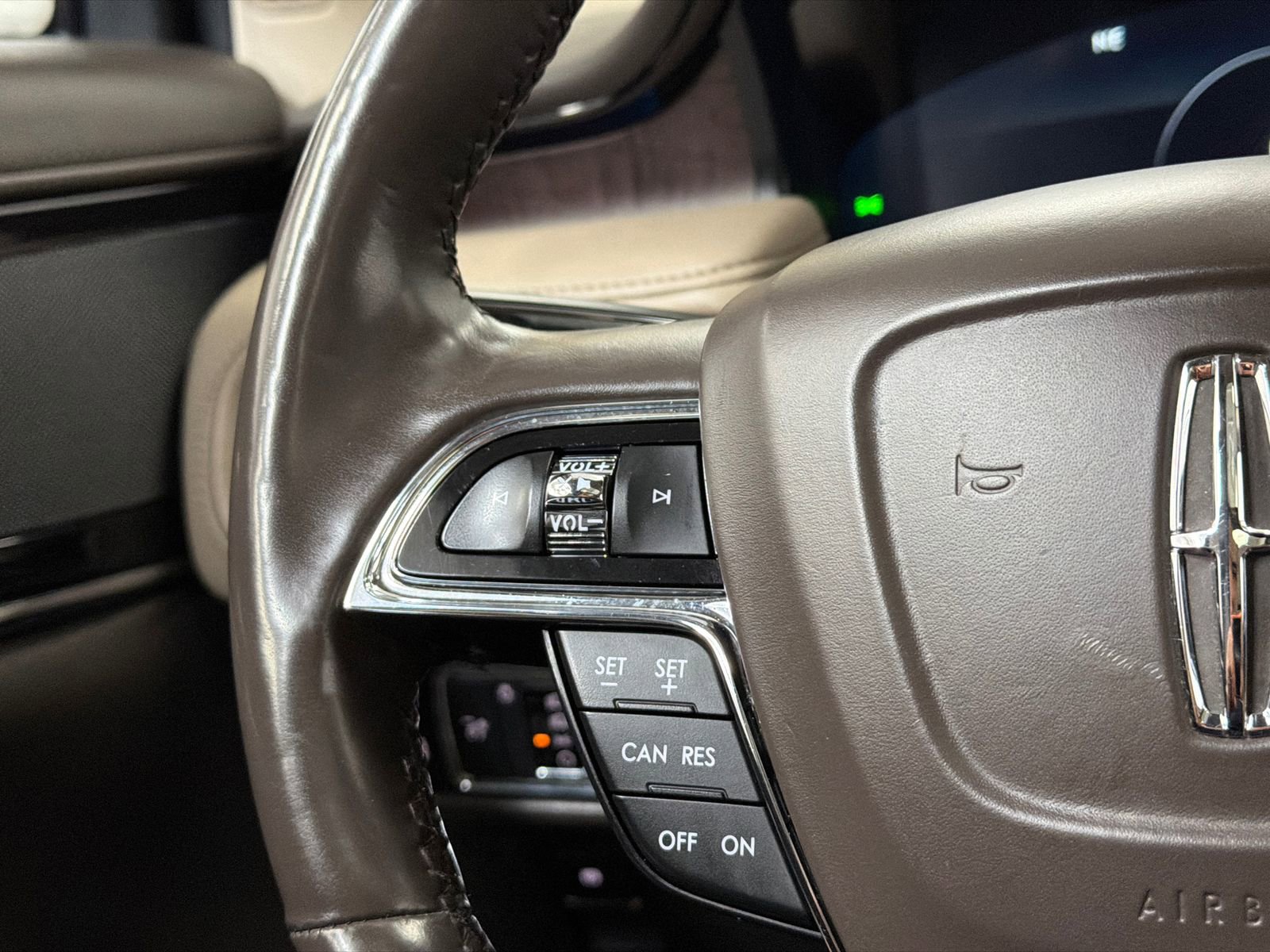 Used 2022 Lincoln Nautilus Reserve image 22