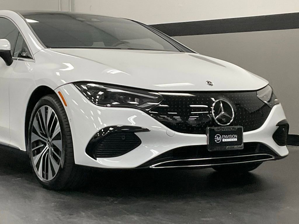 Used 2024 Mercedes-Benz EQE 500 4MATIC Sedan image 3