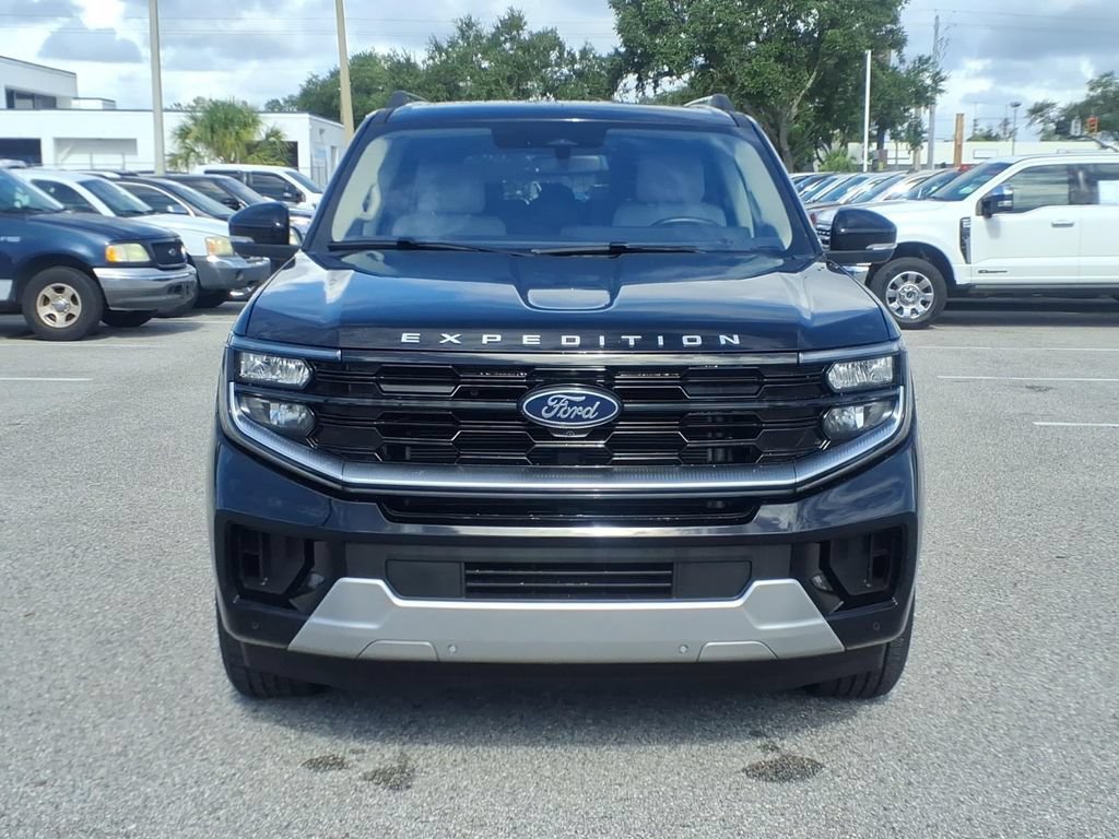 Used 2025 Ford Expedition Max Platinum AWD/4WD image 2