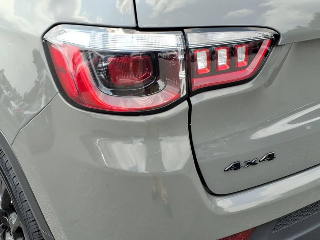Used 2023 Jeep Compass Latitude AWD/4WD image 9