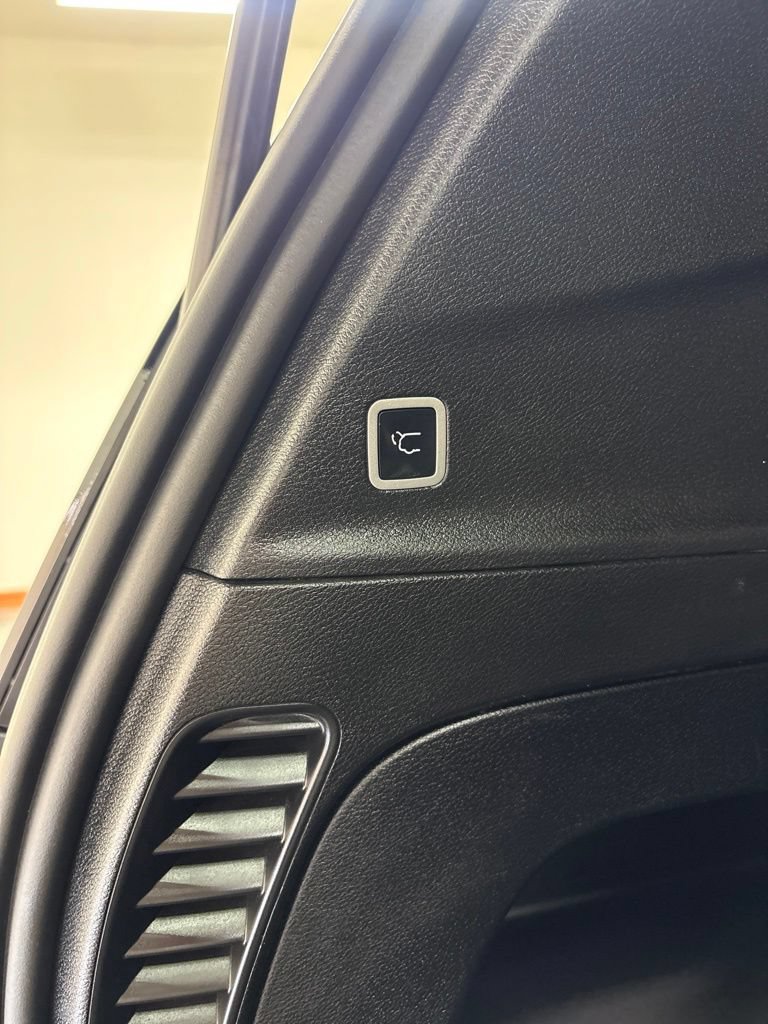 Used 2021 Chrysler Pacifica Touring w/ S Appearance Package FWD image 10