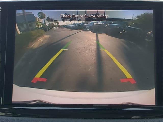 Certified 2024 Chrysler Pacifica Touring-L image 26